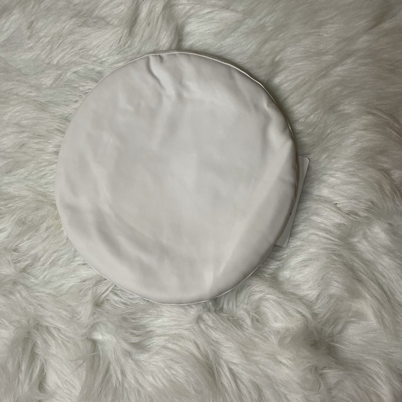 NEW TRENDY RED FAUX LEATHER BERET - Picture 9 of 12